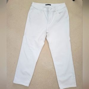 NWOT Vera Wang Crop White Jeans - Size 8